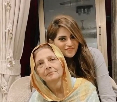 Aliya Hamidi with her mother Zarina Irani