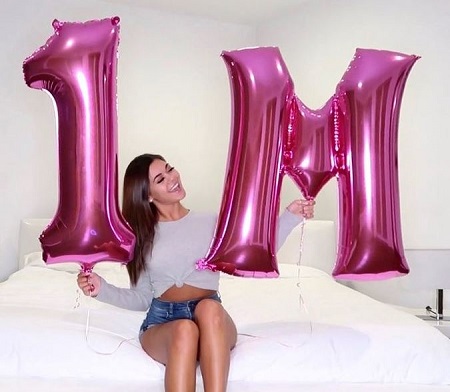Steph Pappas has over 1.29 million subscribers on her self-entitled YouTube channel