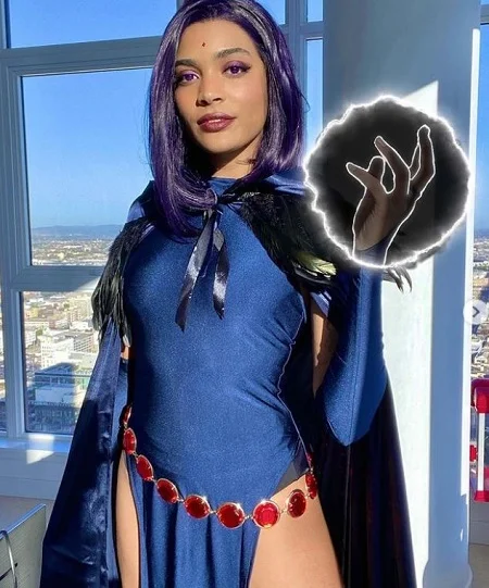 Sydeon likes to create characters from My Hero Academia, League of Legends, Apex Legends, etc.