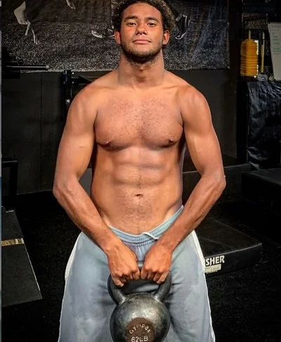Wesley Santos while doing workout