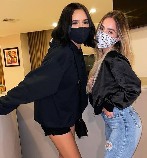 Nicolle Figueroa photographed with famous TikTok star Domelipa