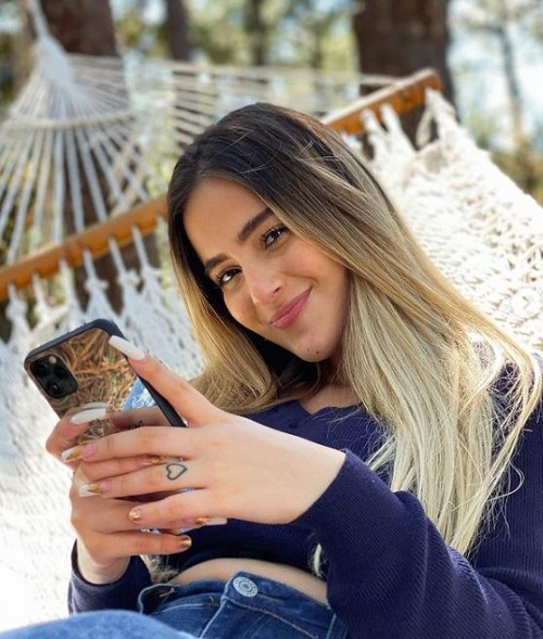 Nicolle Figueroa showing her tattoo