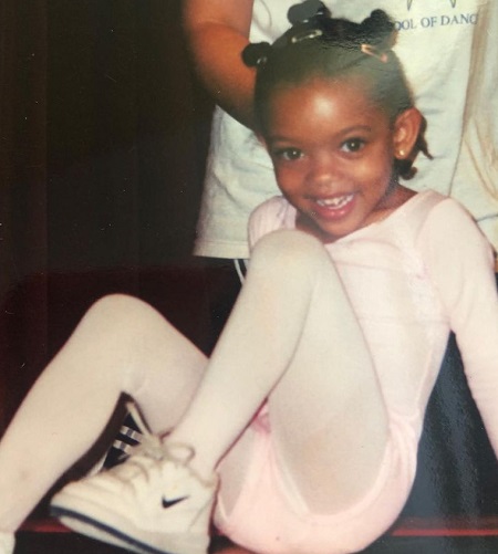 Zolee Griggs childhood picture while taking ballet classes