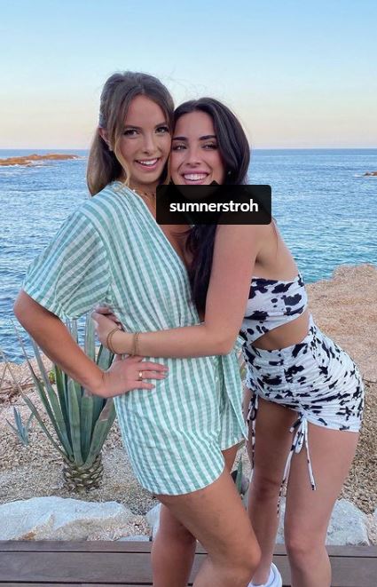 Sumner Stroh photographed with her bestfriend