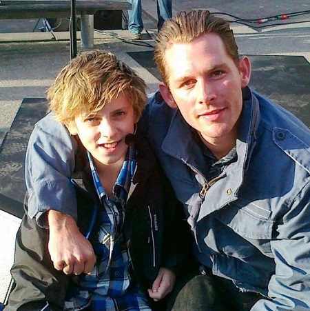Albert Dyrlund childhood picture with singer and songwriter Rasmus Seebach