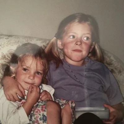 Eva Link childhood picture with her sister