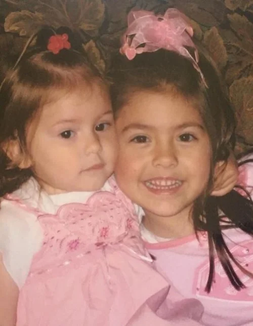 Mattie Westbrouck childhood picture with younger sibling Hannah Westbrouck