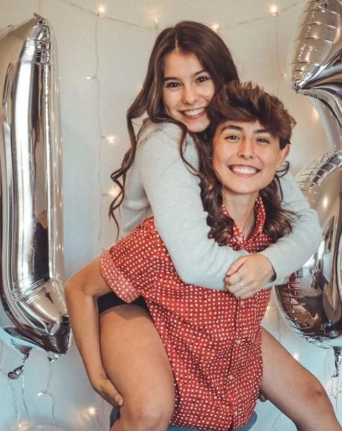 Mattie Westbrouck with younger sister Hannah Westbrouck