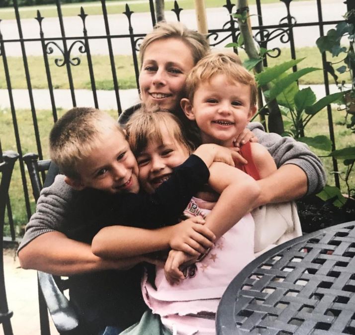 Dale Whibley Mother, Sister (Family Photo)