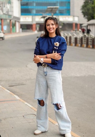 Saloni Mittal height is 5 feet 6 inches