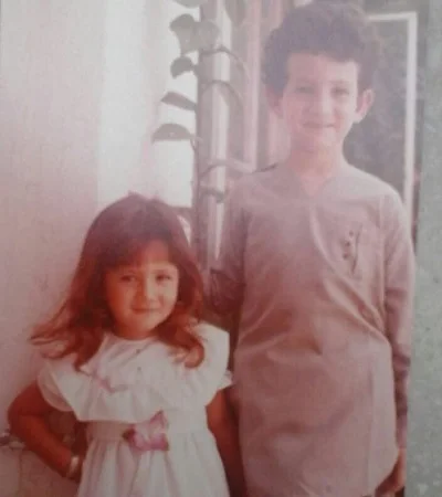 Ayesha Fazli childhood picture with her brother