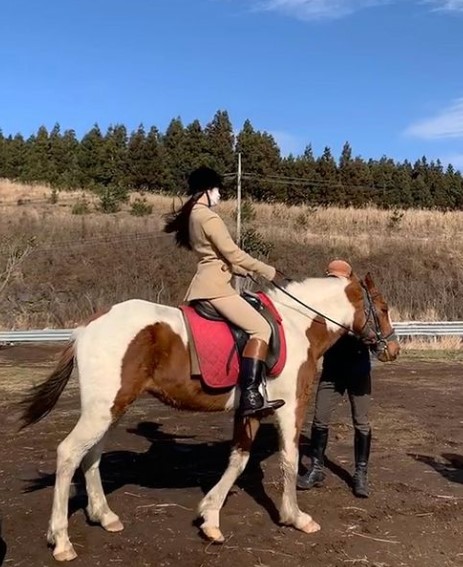 Krystal Jung riding on horse
