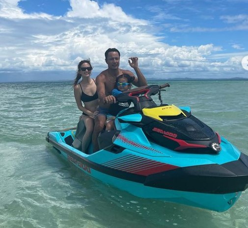 Ellen Adarna enjoying jet ski ride