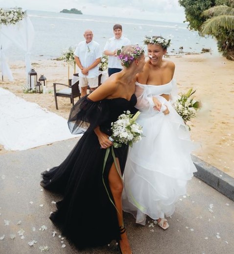 Camilla Lorentzen's marriage ceremony picture with Julie Lorentzen