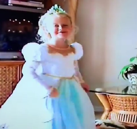 Chloe Rose's childhood pic at 5