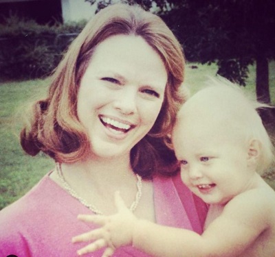 Ace Harper childhood picture with her mom