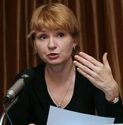 Alla Bout's age is 52 years old.