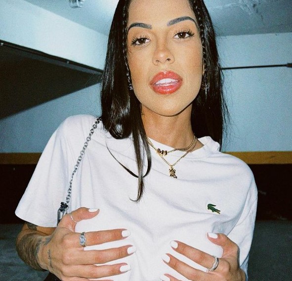 Maria Julia Mazalli is of mixed ethnic background