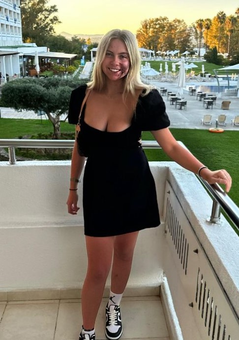 Nancy Morel is 5 ft 4 in tall