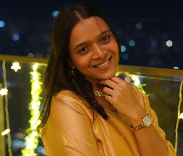 Urmila Lawekar was born in Mumbai, Maharashtra