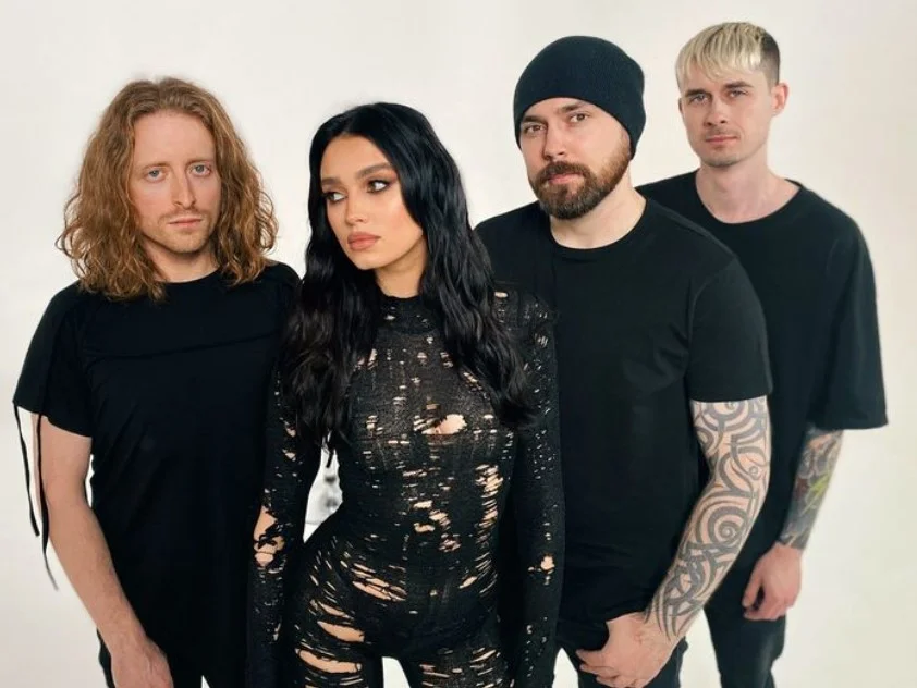 Daria Zaritskaya with Sergey Sershen and other band members