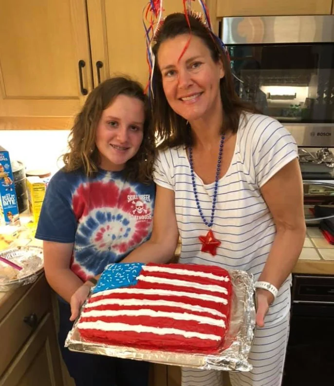 Elizabeth Anne Liz Arnett with her daughter