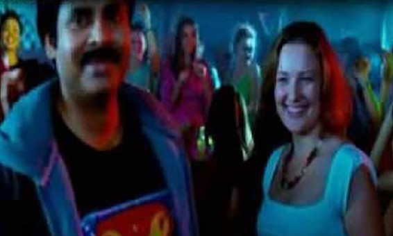 Anna Lezhneva and Pawan Kalyan in the film Teen Maar