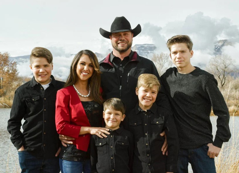 Jayson Boebert with his wife Lauren Boebert and 4 kids