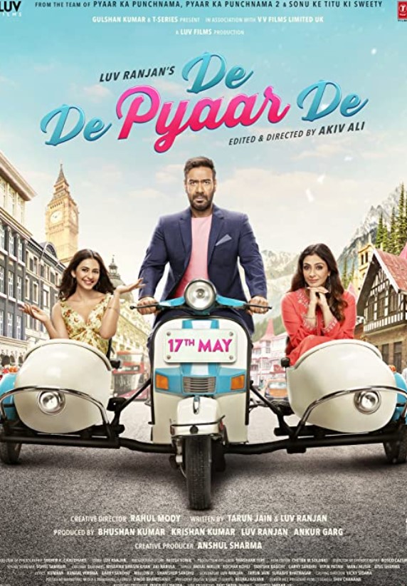 Madhumalti Kapoor played the role of Dadi in De De Pyaar De
