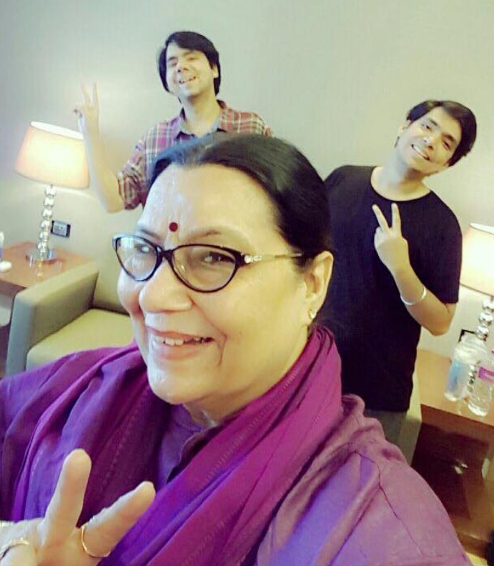 Madhumalti Kapoor with her stepsons Insha and Ishan Kapoor