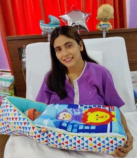 Anjum Khan and Shivam Dube has one child together