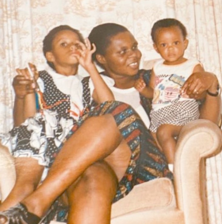 Childhood of Pammacb with his mother and sister (Paloma)