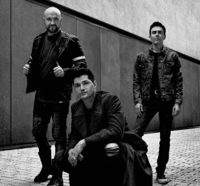Mark Sheehan with his bandmate Glen Power and Danny O Donoghue