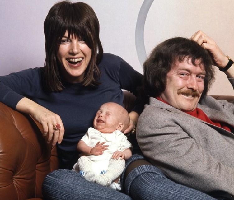 Orlando Plunket Greene's childhood image with his father (Alexander Plunket Greene) and mother, Mary Quant