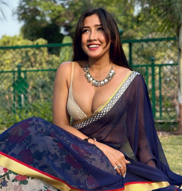 Sofia Ansari has two sisters