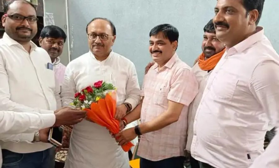 Umesh Pal with his friends and political members