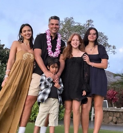 Jessica Alba with her husband Cash Warren and kids