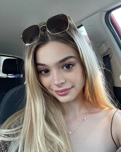 Molly Little photo