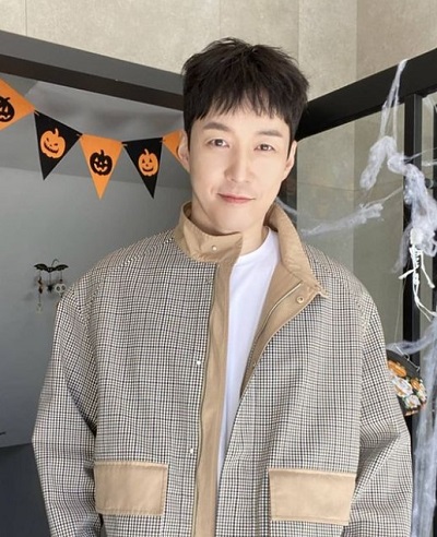 Shim Hyung-Tak was born on January 12, 1978, in Seoul, South Korea