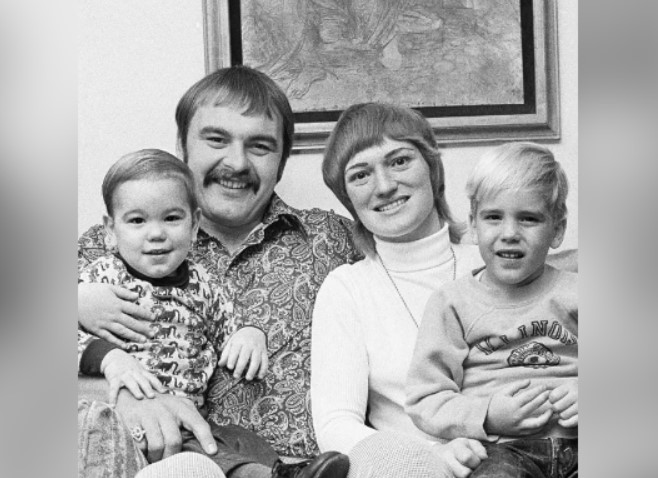 Helen Essenhart Husband & Kids