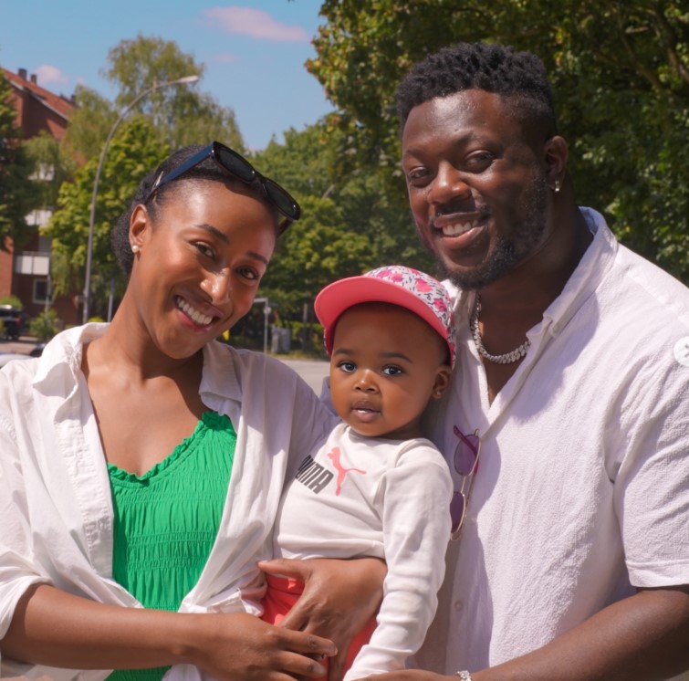 Jokah Tululu with his wife and kid