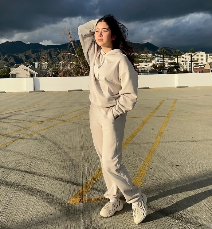 Sofi Manassyan height