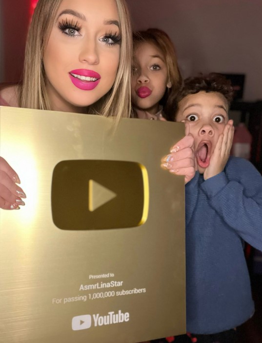 AsmrLinastar with her kids