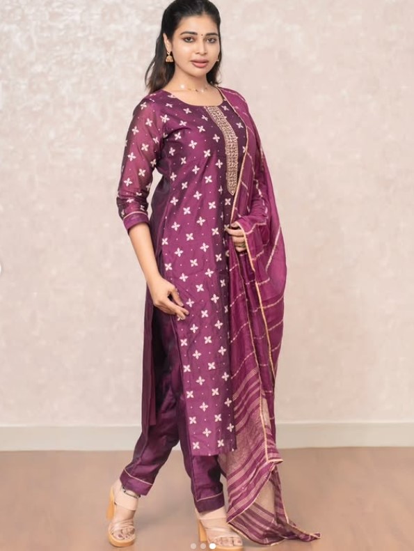Dharsha Gupta height