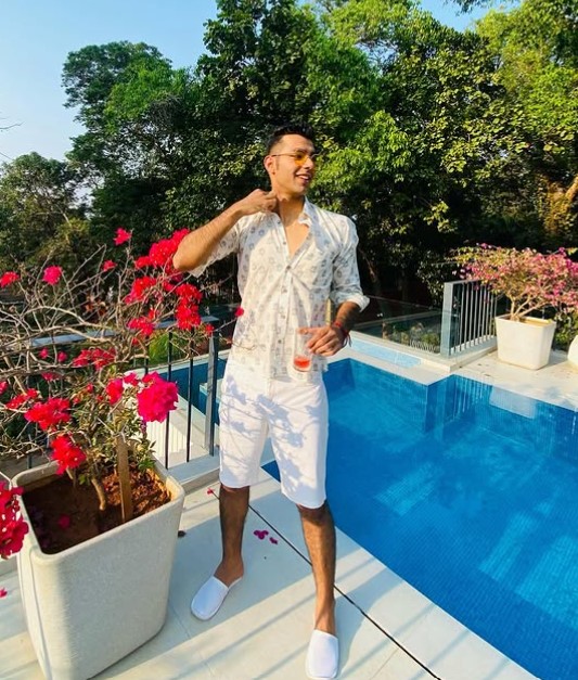 Manhar Seth height