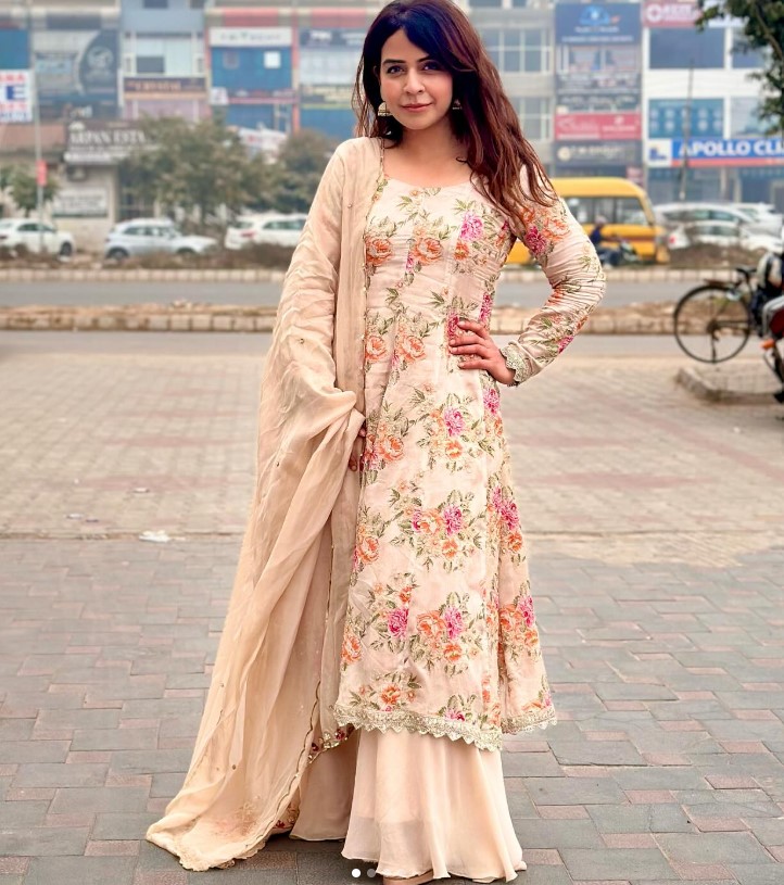 Neha Pawar height