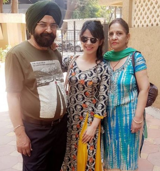 Neha Pawar with her parents