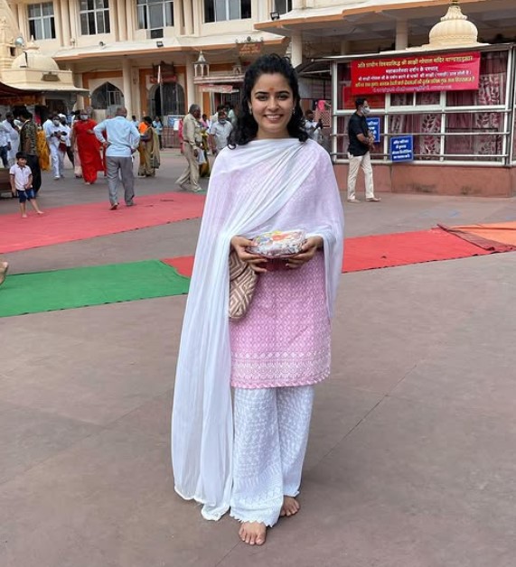 Prachi Hada height