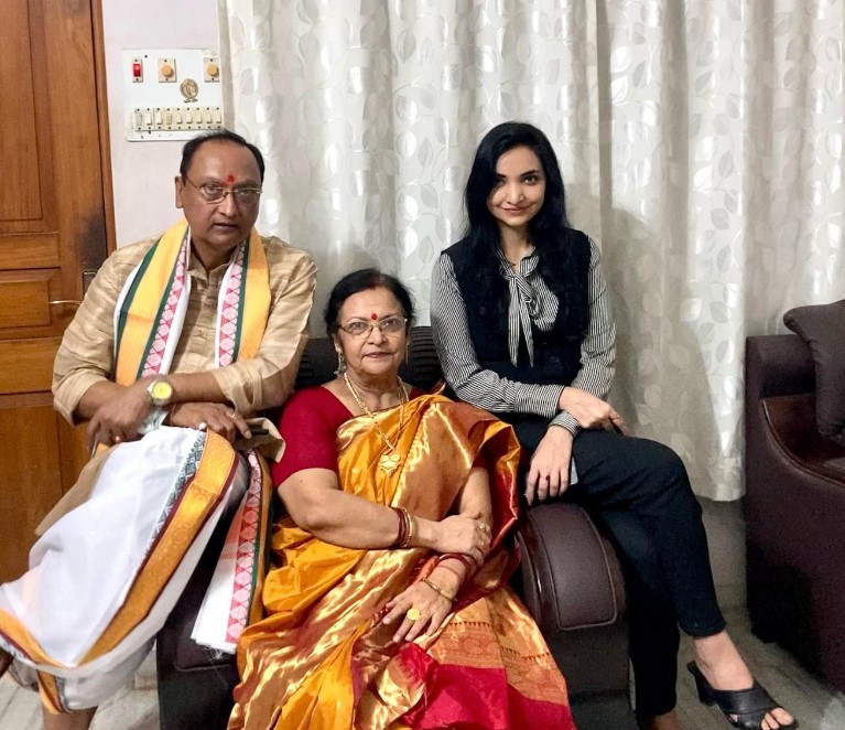 Pushpam Priya Choudhary with her parents