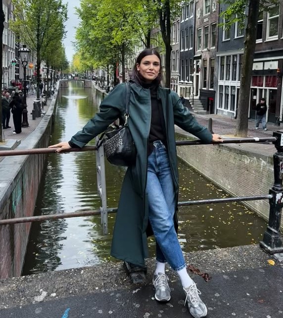 Adrienne Roza height